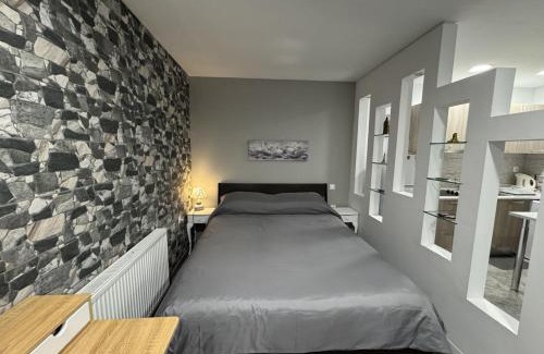 Palaio Faliro Apartment | Aphrodite Studio near Athens Floisvos Marina