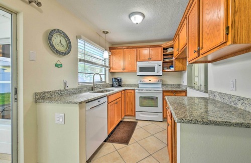 Apollo Beach House | Apollo Beach Gem w/Pool: 'The Flamingo House'