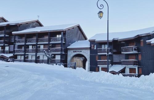 Montalbert Apartment | Appart cosy 2P+coin montagne, ski aux pieds, proche commerces - FR-1-755-11