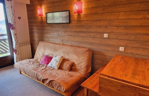 Montalbert Apartment | Appart cosy 2P+coin montagne, ski aux pieds, proche commerces - FR-1-755-11
