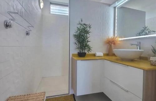 Fort-de-France Apartment | Appart cosy avec vue sur mer à Fort-de-France, 40 m²