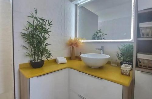 Fort-de-France Apartment | Appart cosy avec vue sur mer à Fort-de-France, 40 m²