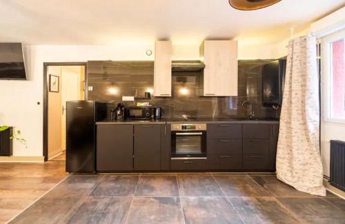 Macon Apartment | Appart hôtel le 8 Spa&Jacuzzi - parking gratuit -