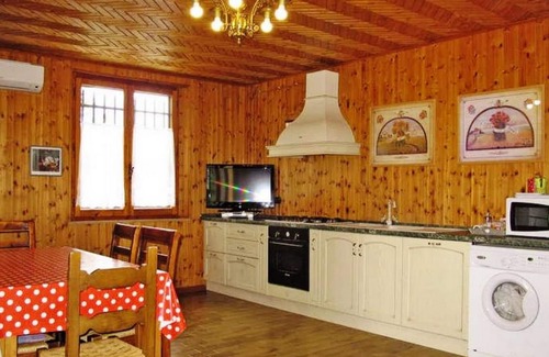 Ramazzano Apartment | Appartamento Chalet - Two Bedroom Apartment, Sleeps 4