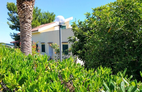 Montincello Apartment | Appartamento con Piscina Vicino al Mare