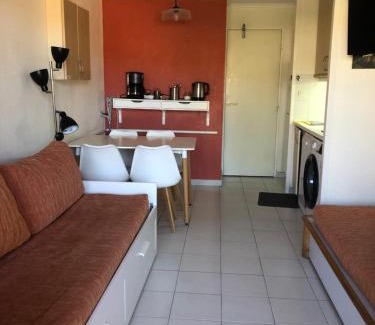 Cap Esterel Apartment | Appartement à Cap Estérel Village Pierre et Vacances Quartier Belvédère Piscines et parking inclus