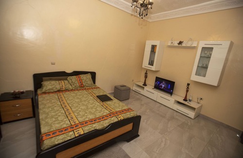 Porto-Novo Apartment | Appartement 1 lit 2 Place Avec Douche Personel Ideal Pour 2 Personnes