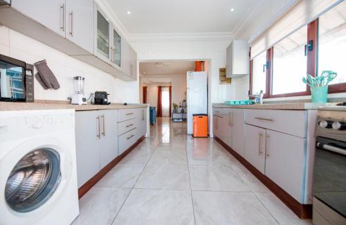 Pointe-Noire Apartment | Appartement 3 chambres Spacieux et Lumineux