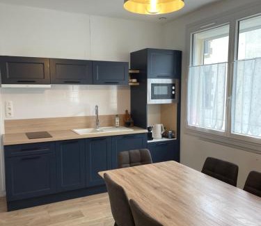 Les Epesses Apartment | Appartement 4 à 6 adultes linge compris Les Epesses 3 min du parc PUY DU F0U cosy et bien équipé