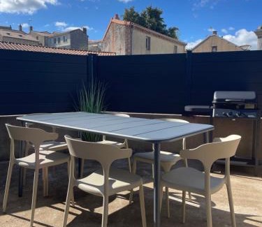 Les Epesses Apartment | Appartement 4 à 6 adultes linge compris Les Epesses 3 min du parc PUY DU F0U cosy et bien équipé