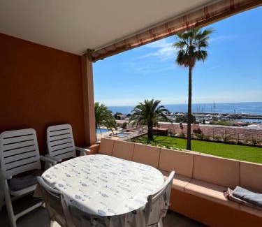 Theoule-sur-Mer Apartment | Appartement avec vue mer et piscine
