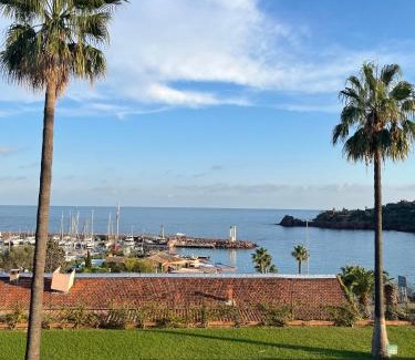 Theoule-sur-Mer Apartment | Appartement avec vue mer et piscine