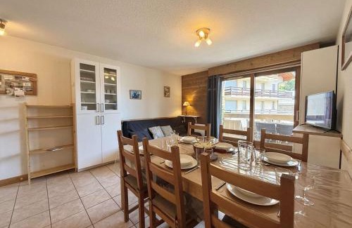 Flumet Apartment | Appartement cosy à Flumet, 3 chambres, balcon sud, Wi-Fi, parking, près des pistes et navettes gratuites - FR-1-595-61