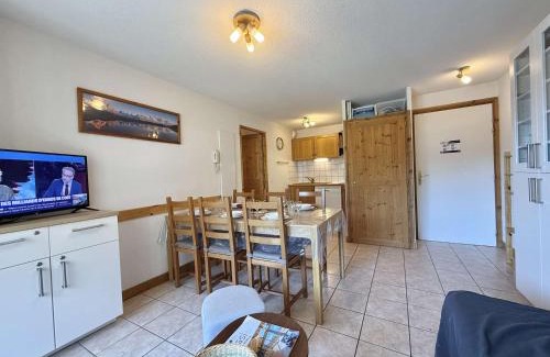 Flumet Apartment | Appartement cosy à Flumet, 3 chambres, balcon sud, Wi-Fi, parking, près des pistes et navettes gratuites - FR-1-595-61
