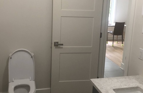Pointe Claire Apartment | Appartement intergénérationnel à louer dans maison unifamiliale. Entrée privée.