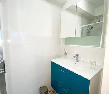 8th Arrondissement Apartment | Appartement la plage de la pointe rouge