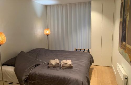 Oostduinkerke-Bad Apartment | Appartement OP het strand, enfin, zo goed als.