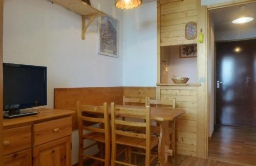 Vallandry Apartment | Appartement pour 4 à Vallandry, accès direct aux pistes, balcon, animaux admis - FR-1-757-101