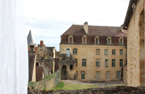 Sarlat-la-Caneda Historic Center Apartment | Appartement Sainte Claire, Hotel Particulier de Monméja in the heart of Sarlat