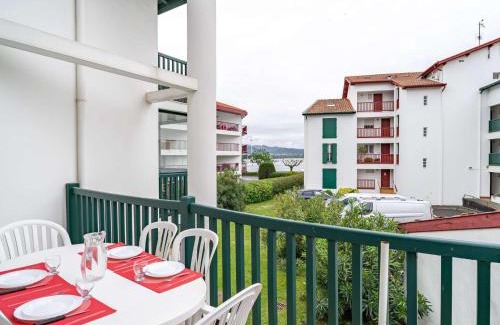 Hendaye Apartment | Appartement spacieux proche plage avec parking à Hendaye - FR-1-2-299
