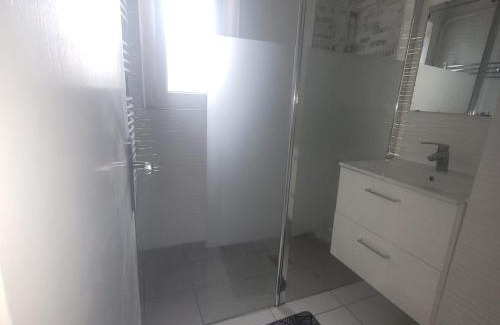 Poussots Apartment | Appartement standing proche centre rocade PARC colombiere wifi