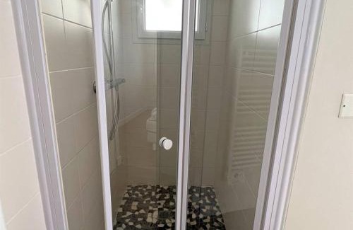 Cambo-les-Bains Apartment | Appartement T1 bis à Cambo, proche thermes et centre, RDC, terrasse, parking, internet, animal toléré - FR-1-495-12
