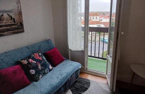 Bas-Vernet Apartment | APPARTEMENT T2 confort,1 grande chambre,Parking,balcon,près Parc des Expositions,