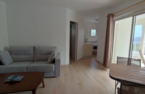 Corossol Apartment | Appartement Vina, un Cocon Entre mer D'azur et Végétation Luxuriante