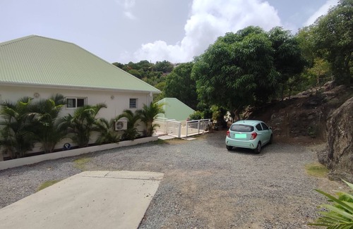 Corossol Apartment | Appartement Vina, un Cocon Entre mer D'azur et Végétation Luxuriante