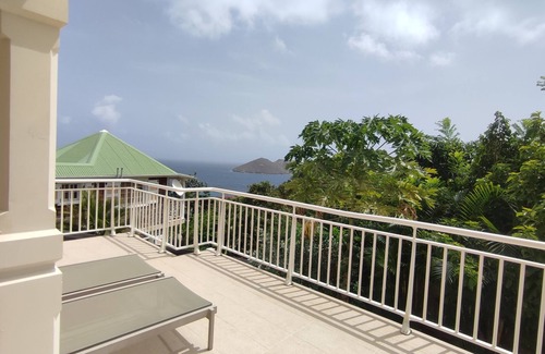 Corossol Apartment | Appartement Vina, un Cocon Entre mer D'azur et Végétation Luxuriante