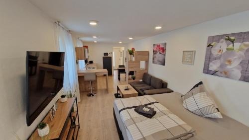 Roding House | Appartment-Ferienwohnung mit Küche, Bad, WLAN, Klimaanlage, Modern eingerichtet