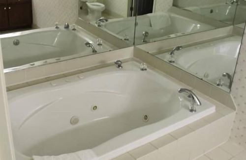 Talbot's Corner Hotel | Apple Annies Inn