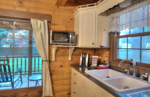 Millersburg Cabin | Apple Blossom - Secluded Cabin Getaway with Hot Tub, Kitchen, and Fireplace