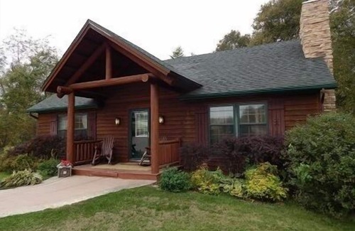 Apple River House | Apple Canyon Lake, Game Room, Hot Tub
