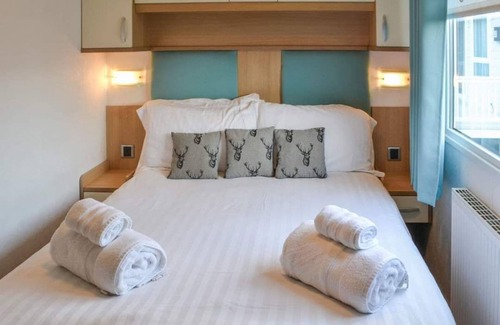 Morpeth Cabin | Apple Tree Lodge, Hot Tub, 3 bedroom, 2 Bars
