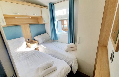 Morpeth Cabin | Apple Tree Lodge, Hot Tub, 3 bedroom, 2 Bars