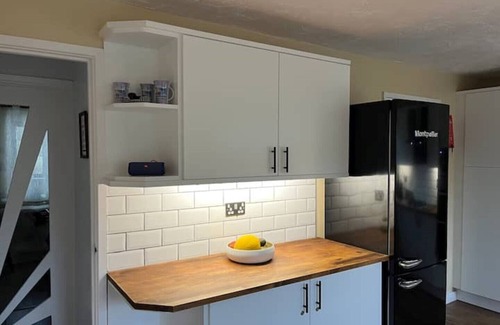 East Runton House | Après Sea short walk to beach & Cromer centre. Large House & Garden-Dogs welcome