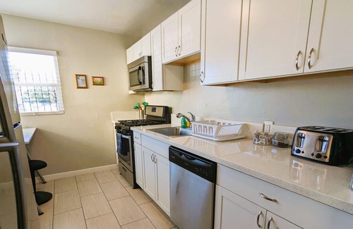 Logan Heights Apartment | Apt #1, 2 bedroom / 1 bathroom, 8 min to Downtown!