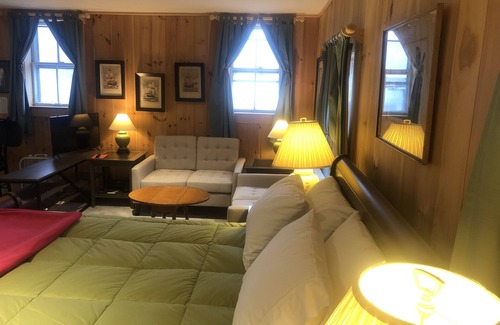 Stonington Apartment | Apt 1 Studio apartments in downtown Stonington