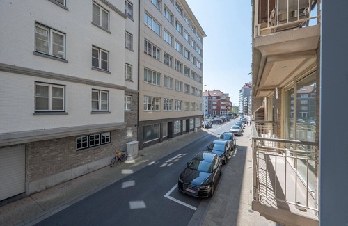 Duinbergen Apartment | Apt by Duinbergen Beach