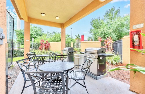 Florida Central Atlantic Coast Apartment | Apt Close to Universal Studios With Hot Tub, Pool!