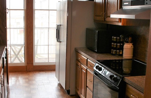 Guthrie Apartment | Apt. G above G Gallery & Glass Studio in a beautiful 1890 historic building