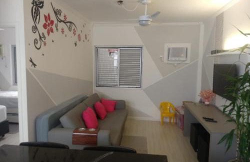 Vila Julia Apartment | Apt Guarujá Enseada lado praia FAN 1 dorm Tv Netflix Wi-Fi Ar até 5 pessoas