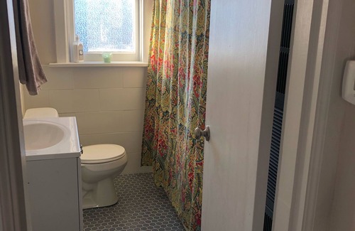 Richmond Heights Apartment | Apt. located near Forest Park, Zoo, Washington & Fontbonne University