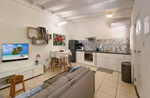 Opal Apartment | Apt Orchid, close to beach and high rise beach front hotels