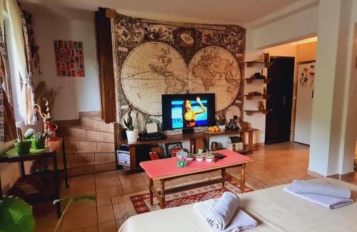 Dolna Matka Apartment | Apt - Sleeps 2 - Balcony - Pets Ok