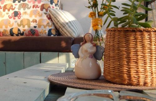 Dolna Matka Apartment | Apt - Sleeps 2 - Balcony - Pets Ok