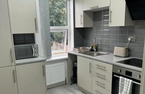 Acocks Green Apartment | Apt - Sleeps2 - Parking - 20Min Drive From Airport