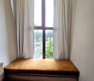 Ciputat Apartment | Apt Transpark Bintaro Studio with Pool by Damaresa