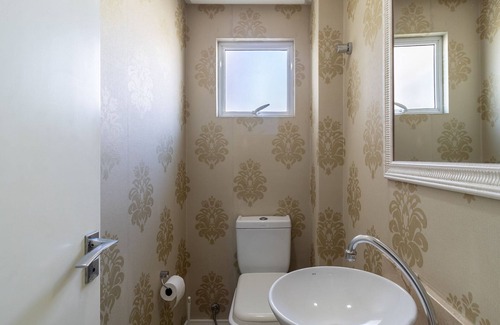 Centro Apartment | Apt w Parking Near Beach nd Restaurants BC Yvd1301